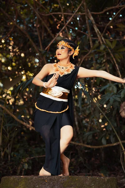 Balinese Woman Dancing Top Rock While Wearing Black Costume Golden — Stock Photo, Image