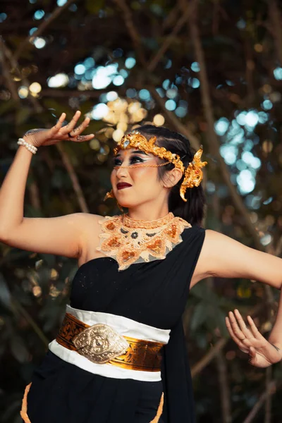 Beautiful Javanese Woman Poses Her Hand Black Costume While Wearing — Stock Photo, Image