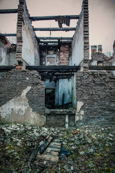 Ruiny Budynku Zniszczonej Opuszczonej Wioski Europa — Zdjęcie stockowe