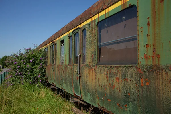 Rusty Old Train Carriage Grass — Stock Photo, Image
