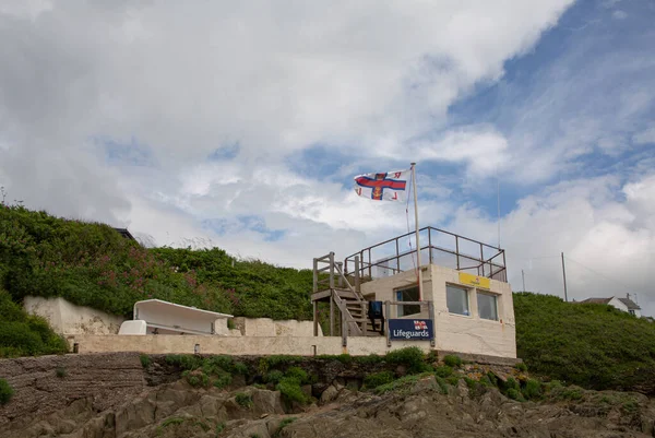 Rnli Royal National Lifeboat Institution Punkt Obserwacyjny Klifach Banderach Machających — Zdjęcie stockowe