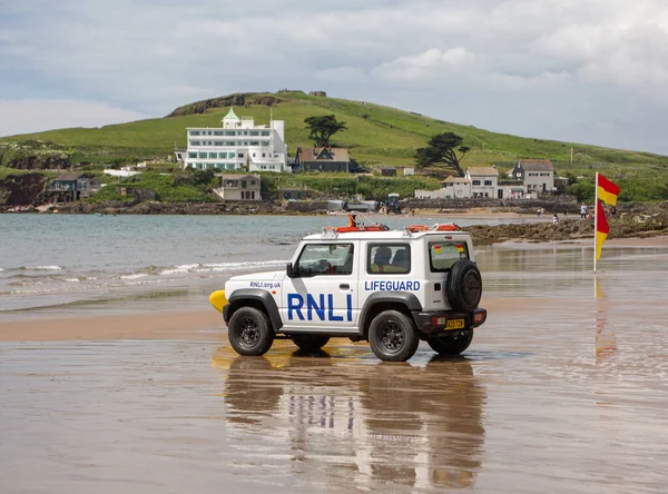 Rnli Royal National Lifeboat Institution Ratowniczy Pojazd Plaży Przez Bigbury — Zdjęcie stockowe