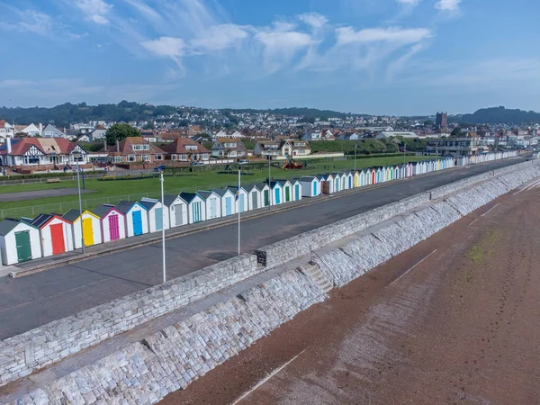 Rząd Kolorowych Domków Plaży Przy Plaży Paignton Devon Błękitnym Niebem — Zdjęcie stockowe