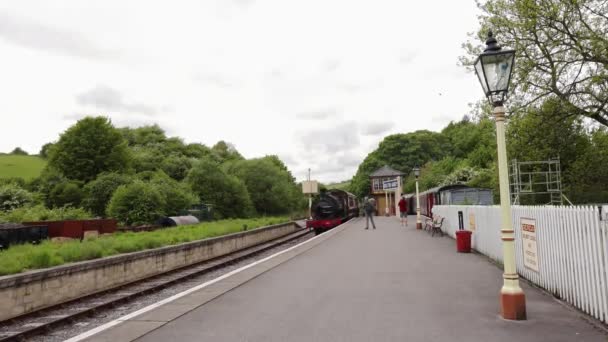 Steam Train Driving Platform Smoke Coming Out Chimney Bolton Abbey — Vídeo de Stock