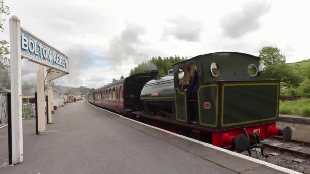 Steam Train Driving Slowly Platform Smoke Coming Out Chimney Bolton — Stockvideo