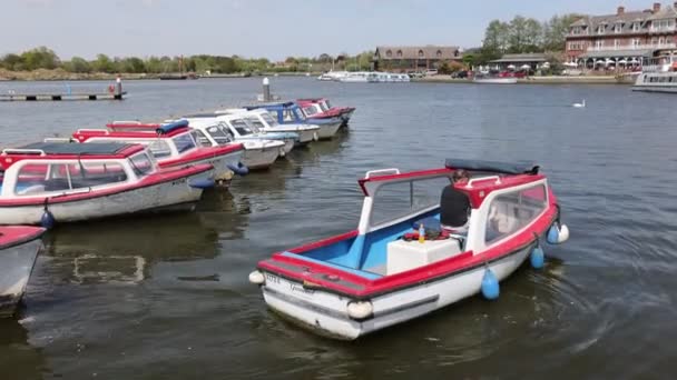 Red White Tourist Boat Oulton Broad Lowestoft Beautiful Sunny Day — Stockvideo
