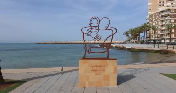 Statue Monument Covid Victims Popular Holiday Town Torrevieja Spain — Stok video