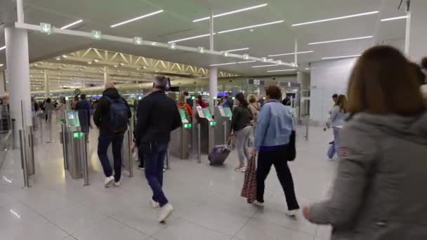 Travelers Scanning Boarding Pass Electronic Boarding Gate Zaventem Brussels Airport — Wideo stockowe