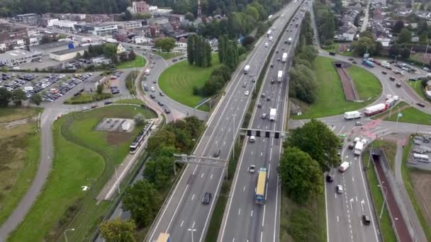 Przewiń Przodu Wideo Ruchliwego Ronda Autostrady Wommelgem Antwerpia Drone Przyśpieszyć — Wideo stockowe