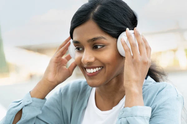 Close Portrait Smiling Indian Woman Wearing White Modern Headphones Listening — Stok fotoğraf