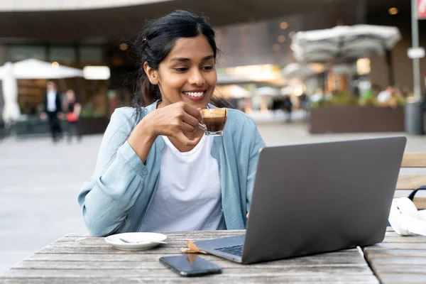 Smiling Indian Business Woman Using Laptop Computer Working Freelance Project — Stock Photo, Image