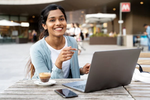 Authentic Portrait Smiling Indian Business Woman Using Laptop Computer Working — стокове фото