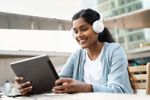 Smiling Indian Woman Wearing Wireless Headphones Using Digital Tablet Watching — Stock Photo, Image
