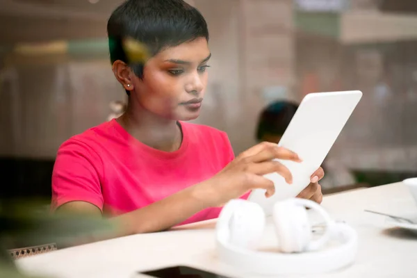 Pensive Indian Woman Shirt Hair Using Digital Tablet Watching Training — стокове фото