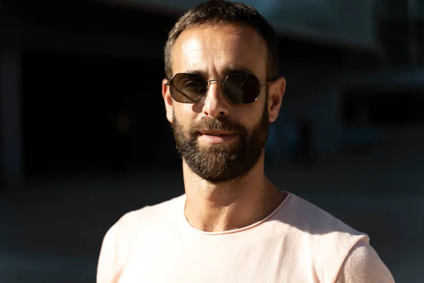 Portrait Bearded Latin Macho Man Wearing Stylish Sunglasses Looking Camera — Fotografia de Stock