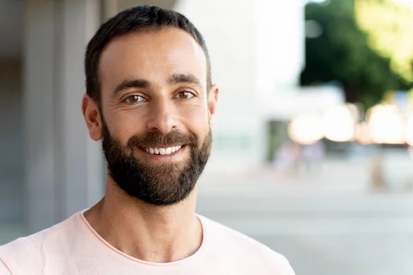 Portrait Smiling Handsome Man Looking Camera Street Copy Space Happy — Stock Photo, Image