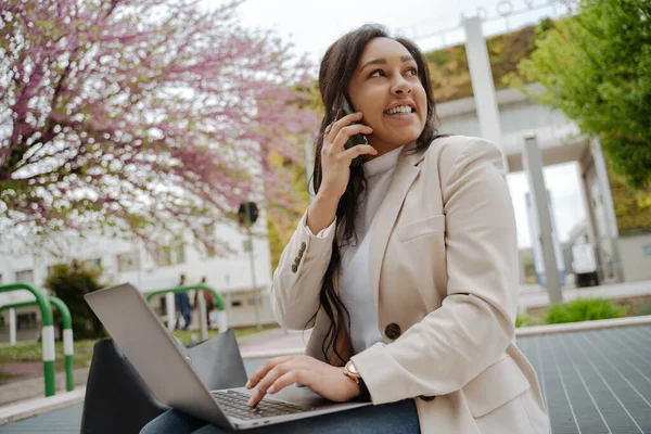 Confident Smiling Business Woman Talking Mobile Phone Using Laptop Computer — Foto de Stock