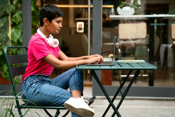Indian Woman Freelancer Using Laptop Computer Typing Working Online Sitting — ストック写真