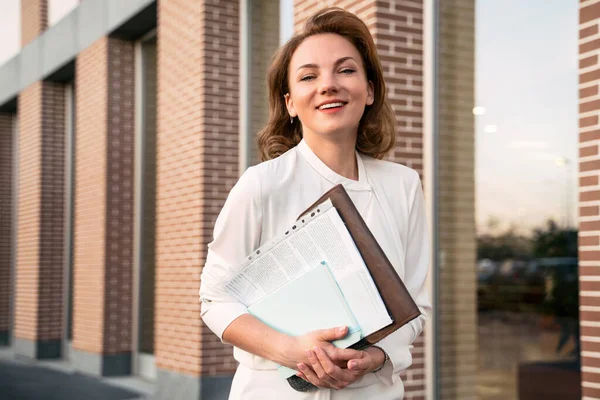 Smiling Confident Business Woman Holding Documents Looking Camera Walking Street — Stock Photo, Image