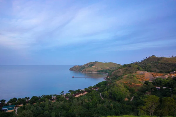 Krajina Horami Jezerem Krásná Scenérie Labuan Bajo Ostrovy Jako Kousky — Stock fotografie