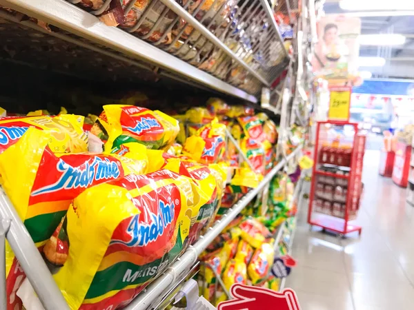 Surakarta Indonesia 2022 Pantalla Fideos Instantánea Supermercado — Foto de Stock
