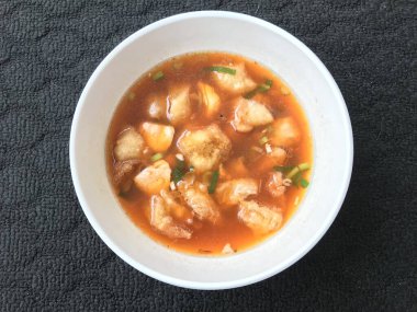 Malang, Doğu Java 'nın tipik köftelerinden. Karanlık bir arka planda