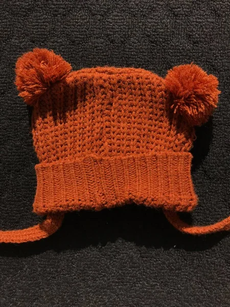 Baby Hatt Isolerad Mörk Bakgrund — Stockfoto