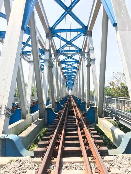 Surakarta Indonesia Agustus 2022 Puente Ferroviario Que Cruza Río Bengawan — Foto de Stock