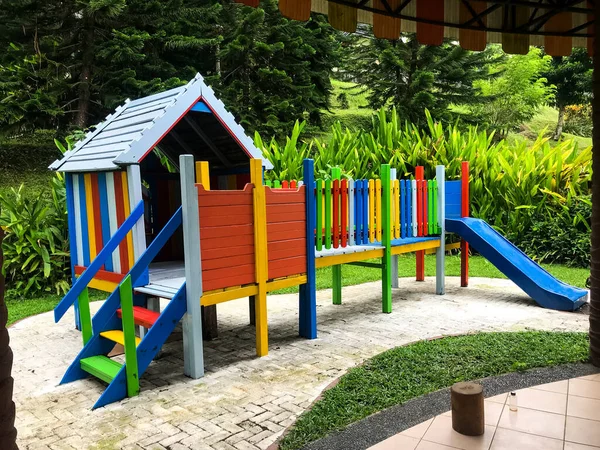 Современное Игровое Оборудование Современная Красочная Детская Игровая Площадка Дворе Парка — стоковое фото
