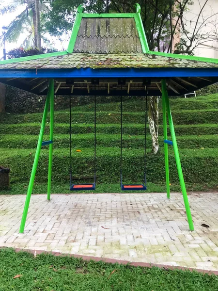 Empty Swing Canopy Park — Stock Photo, Image