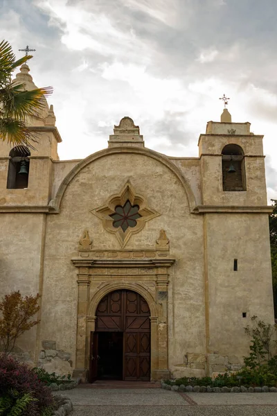 卡梅尔大教堂 Carmel Mission Basilica 美国加利福尼亚州卡梅尔的圣卡洛斯大教堂 San Carlos Borromeo Mission San — 图库照片