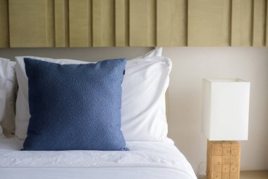 Soyut otel yatak odası lamba ve otel metin için yer ile