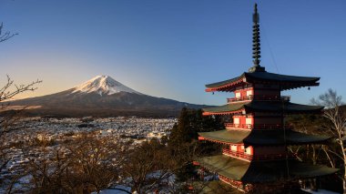 Fuji Dağı ve Chureito Pagoda, Japonya.