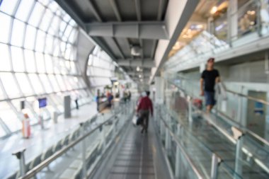 Arka plan bulanıklık: Terminal kalkış Check-in sırasında bokeh ile Havaalanı