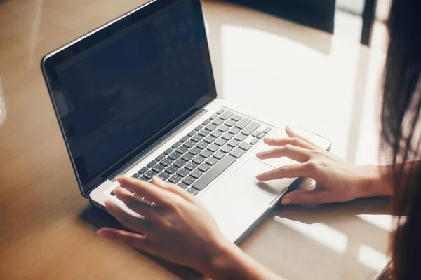 Cropped Image Woman Working Laptop — Stock fotografie