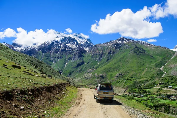 Kashmir India July Car Tourist Way Snow Moutain July 2015 — Stockfoto