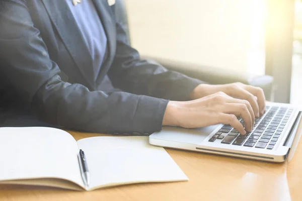 Cropped Image Woman Working Laptop Writing — Stock fotografie