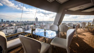 BANGKOK, THAILAND - 25 SEP 2015: Bangkok, Tayland 'da Çin Mahallesi' ndeki otel restoranından akşam manzarası.