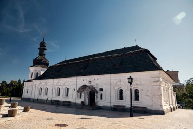 Aziz Michaels Altın Kubbeli Manastırı Ukrayna 'nın başkenti Kyiv' de faaliyet gösteren bir manastır.