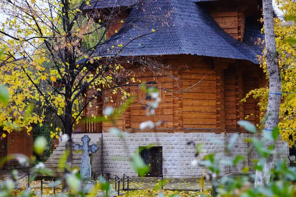 Дерев Яна Церква Восени — стокове фото