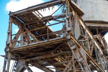 13. eski metal yapı