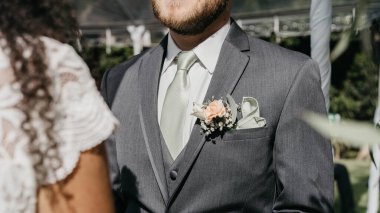 Sahilde evlenen çift..