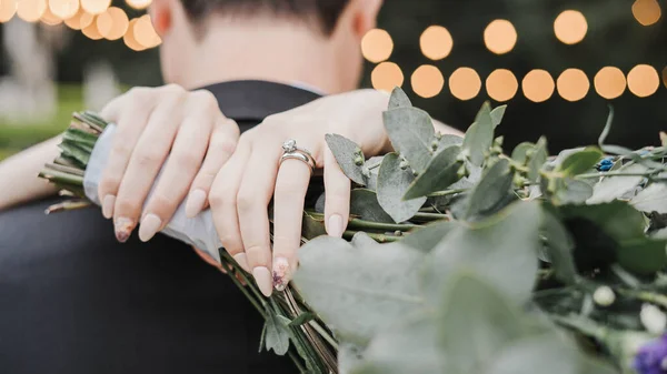 Braut Und Bräutigam Mit Ehering — Stockfoto