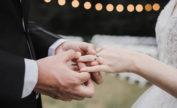 Anéis Casamento Mãos — Fotografia de Stock