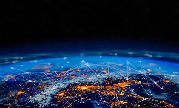 İnternet işi için iletişim teknolojisi. Dünya üzerindeki küresel iletişim ağı ve telekomünikasyon kripto para birimi, engelleme zinciri ve IOT. Bu görüntünün elementleri NASA tarafından desteklenmektedir