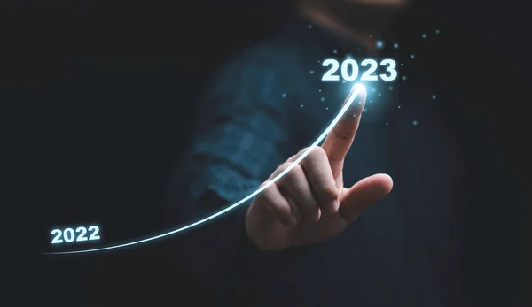 Бізнесмен Намалював Малюнок Збільшення Стріли 2022 2023 Рік Підготовки Веселого — стокове фото