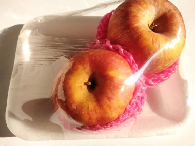 red apples isolated on white background, Apples are known to be low in calories and contain a variety of vitamins and minerals, such as vitamin A, vitamin B6, vitamin C, and potassium.