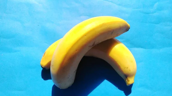 Bananas Blue Background Cold Tone Classification Bananas Kingdom Plantae Division — Fotografia de Stock