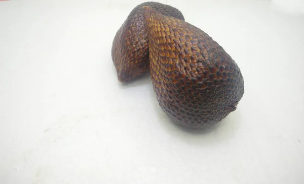 Змії Ізольовані Білому Тлі Salacca Zalacca Normal Angle Spect Кора — стокове фото