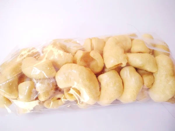 Macaroni Pasta Wrapped Transparent Plastic Isolated White Background Normal Angle — Stockfoto